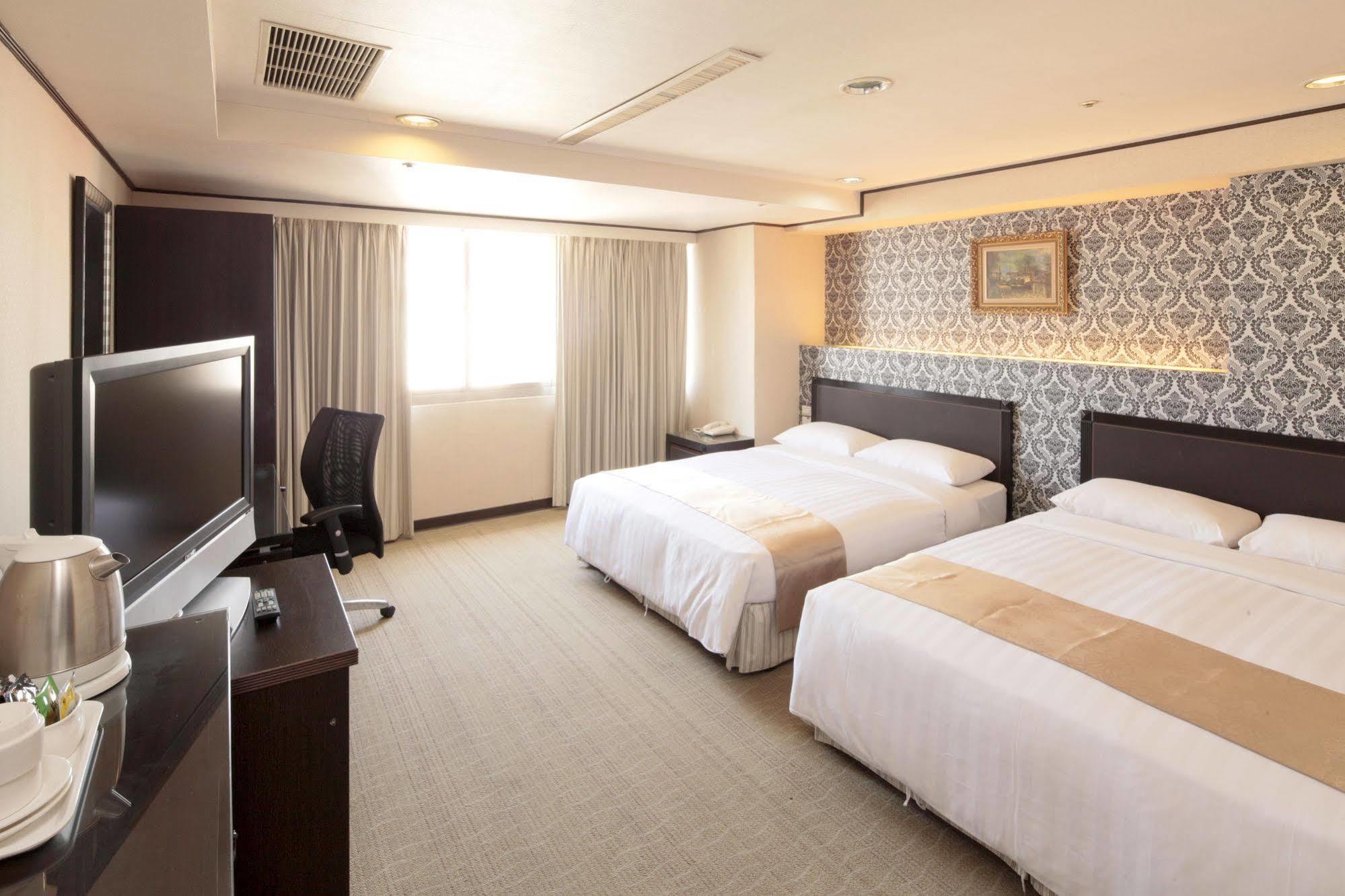 Lincoln Hotel Tainan Dış mekan fotoğraf